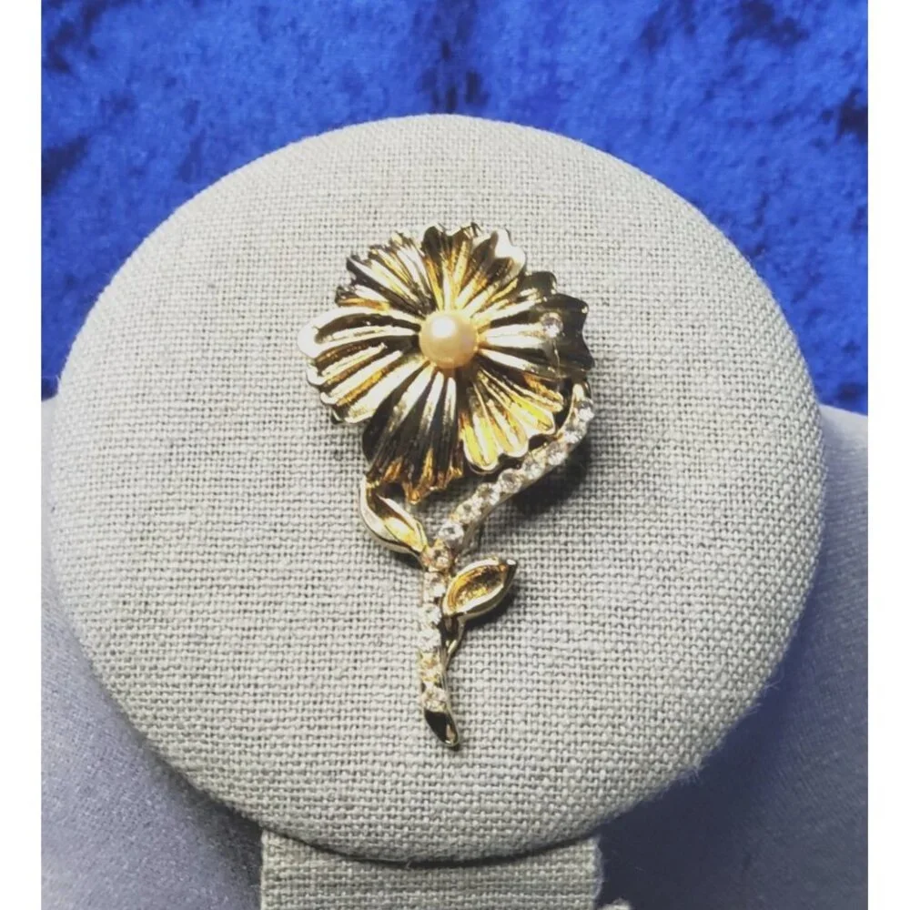 vintage gold tone floral design chrystal lined stem brooch
